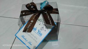 kotak souvenir hendri & lani